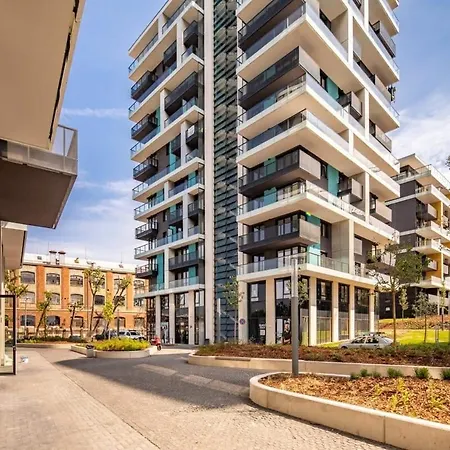 Brand New With Balcony בודפשט